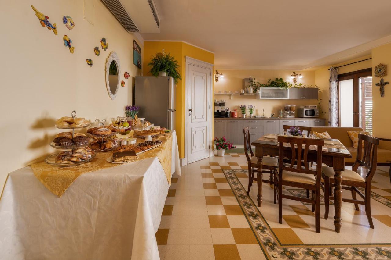 Casa Manzella Panzió Terrasini Kültér fotó